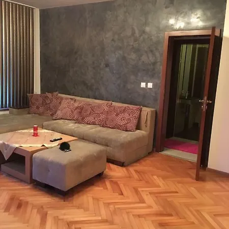 Skayler Street 12 Apartment *