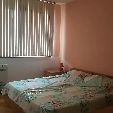 Skayler Street 12 Apartment *